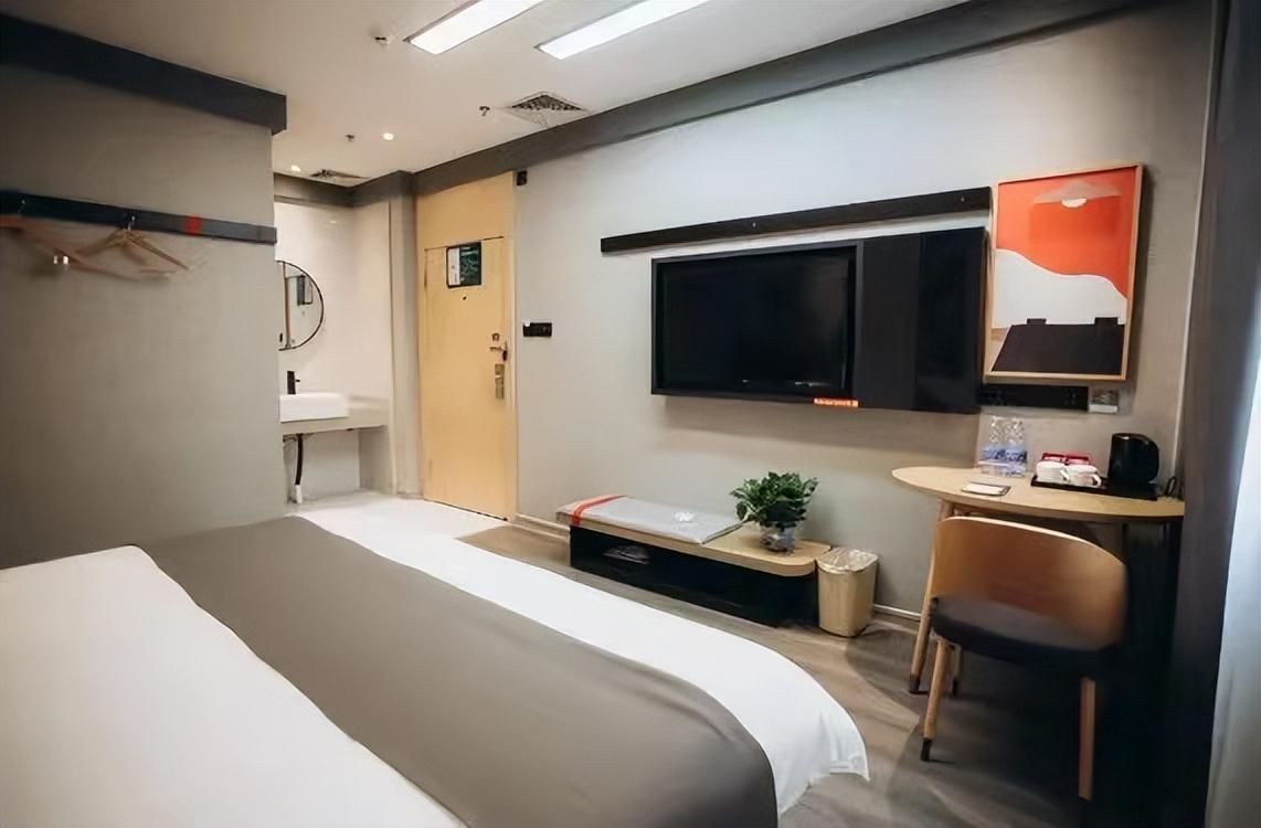 30间宾馆投资多少钱(了解投资风险与市场回报)